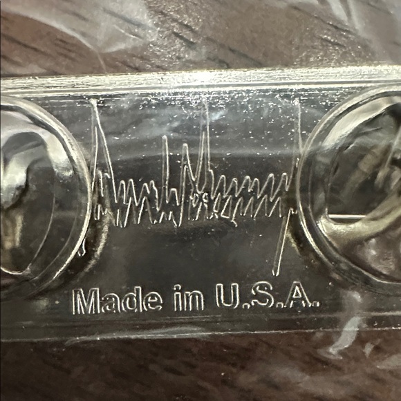 Trump Pence 2020 Campaign Pin - Red, White, and Blue - Picture 5 of 5